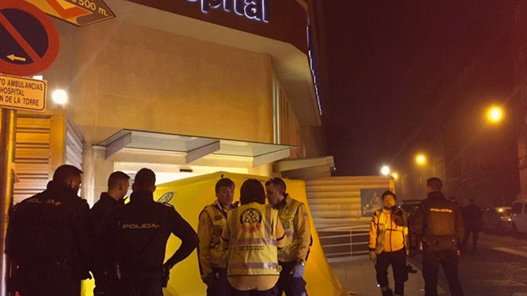 El fallecido a las puertas del hospital de Vallecas fue disparado por la policía en un `alunizaje´