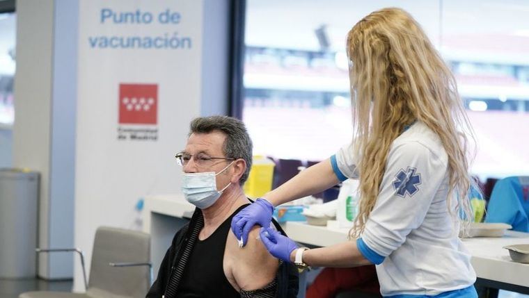 Madrid vacunará este fin de semana en 10 hospitales a mayores de 70 a 74 y de 60 a 65