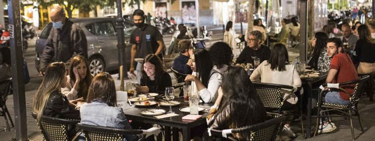 Madrid permitirá abrir desde el lunes a la hostelería hasta la 1 horas y aumentar comensales