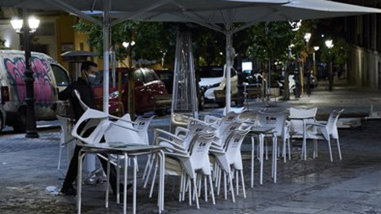 Las terrazas de hostelería ampliadas en Madrid por la pandemia cerrarán a media noche
