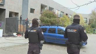 Detenidas tres personas por el apuñalamiento de un hombre de 33 años en el hotel okupa de San Blas