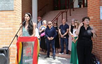 Izada de la bandera del Arcoiris en apoyo a los derechos LGTBIQ+