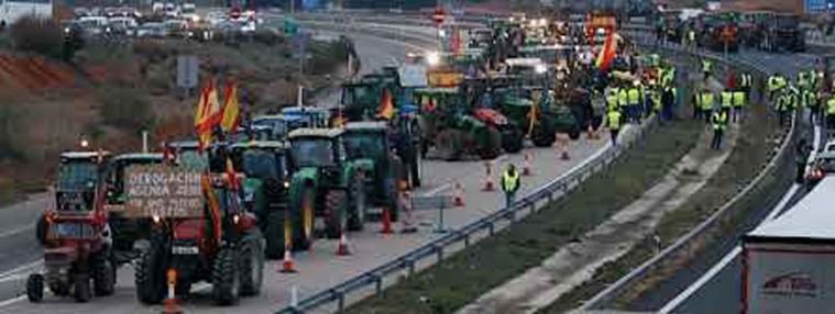 Cortes en la A-3, A-4, A-5 y A-42 dirección Madrid por las protestas de los agricultores y problemas en la M-600 y M-209