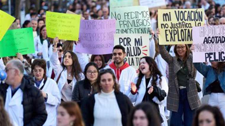 Médicos y facultativos claman en Madrid por un Estatuto Marco propio en el arranque de 5 días de huelga