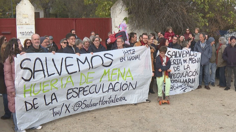 Concentración vecinal para reclamar que se proteja la Huerta de Mena. Imagen, Telemadrid

