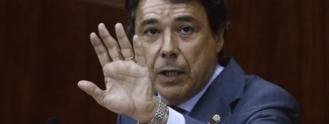 El expolio sanitario de González: 1.200 camas públicas menos que fueron a las privadas
