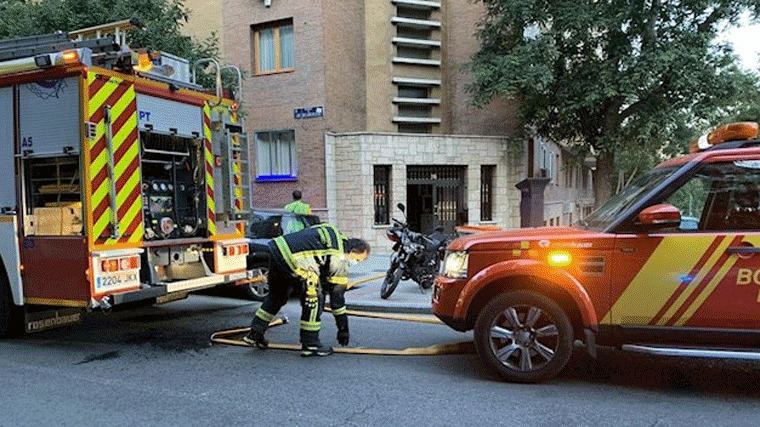 Un hombre de 58 años muere en Arganzuela por inhalación de humo en un incendio en su piso
