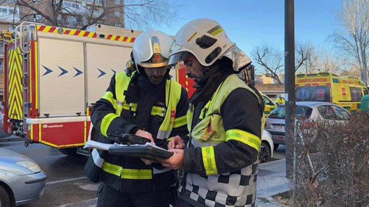 Mueren dos hermanos en el incendi de una vivienda, el padre resulta intoxicado leve