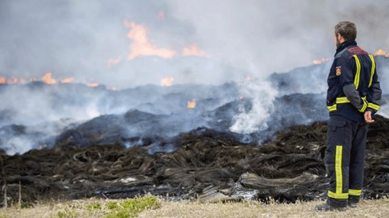 La Comunidad retirará los residuos de Seseña cuando se extinga el incendio