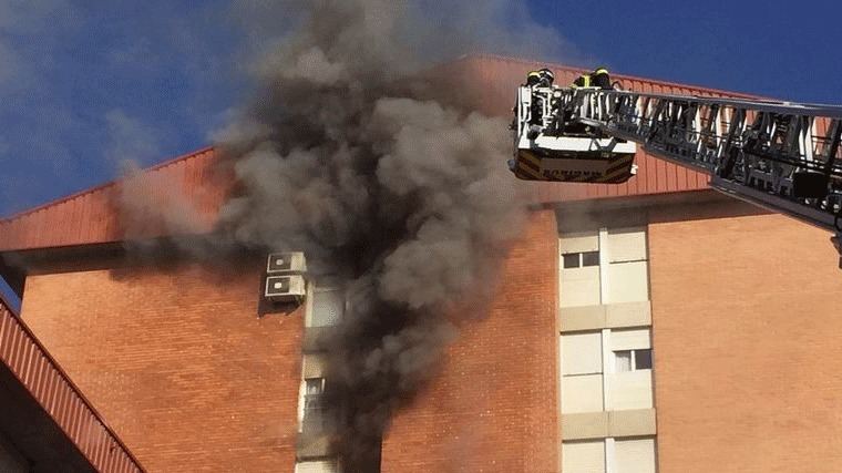 Un hombre muere en el incendio de un octavo piso en Villa de Vallecas