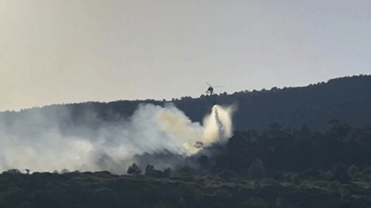 Los bomberos dan por controlado el incendio de Robregordo y La Acebeda