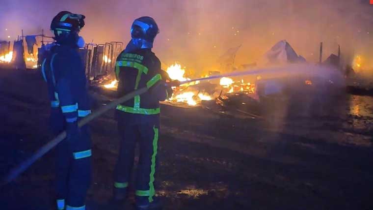 Un incendio calcina 13 infraviviendsa en Leganés Norte pero no deja heridos