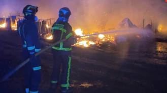 Un incendio calcina 13 infraviviendsa en Leganés Norte pero no deja heridos
