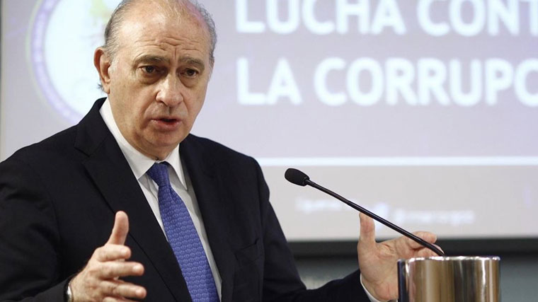 Fernández Díaz se jacta de los corruptos detenidos: En 2015 alcanzaron los 2442