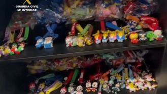 Requisados 145.000 juguetes falsificados o peligrosos en una nave en Pinto