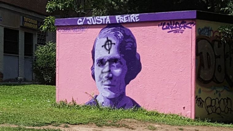 El mural dedicado a la maestra republicana Justra Freire de nuevo vandalizado un día después de ser rehabilitado