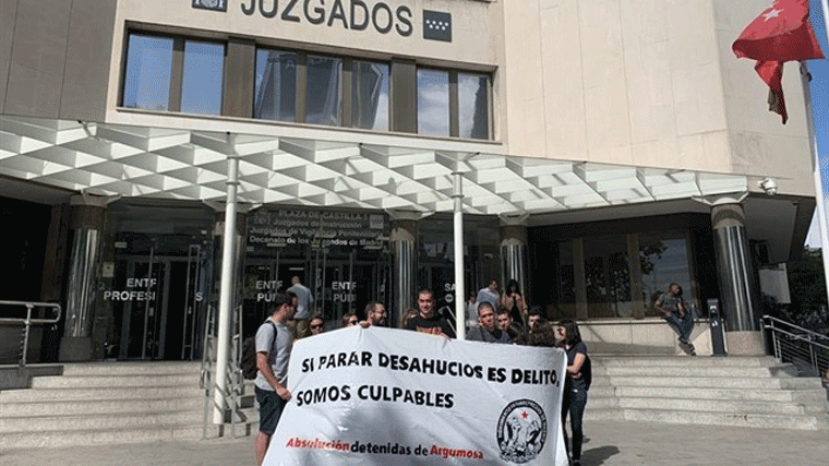 Ante el juez seis personas que trataron de impedir un desahucio en Argumosa