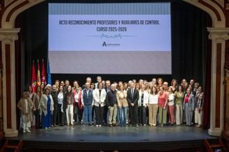 Homenaje emotivo a docentes jubilados en Alcalá de Henares