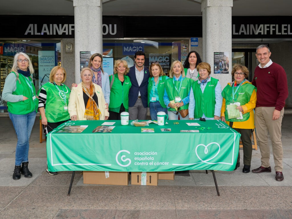 Cuestación solidaria de la AECC en Torrejón para apoyar a enfermos de cáncer