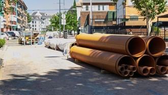 Obras en la calle Juan Carlos I hasta el 31 de agosto por cambio de colector de saneamiento