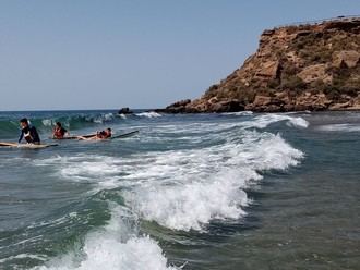 Actividades acuáticas para adolescentes marcan el inicio del verano en Águilas