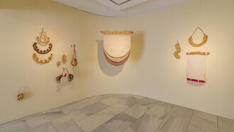 Exposición gratuita en Madrid presenta obras de diez artistas emergentes hasta noviembre