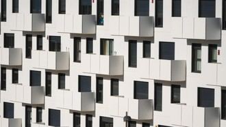 Mejoras en recubrimientos de edificios en la región reducen el riesgo de incendios y optimizan la eficiencia energética