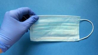 Madrid invertirá más de 108 millones en guantes para sanitarios del SERMAS