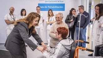 Pionero exoesqueleto robótico en Madrid mejora terapias para pacientes con ELA