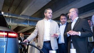 Inaugurado el mayor punto de recarga de vehículos eléctricos en el parking de Metro Nuevos Ministerios