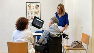 Madrid ofrece sistemas de comunicación gratuitos para pacientes con ELA y enfermedades neuromotoras graves