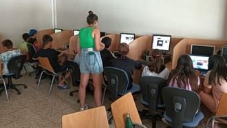 Más de 6.200 jóvenes vulnerables en Madrid adquieren competencias digitales para cerrar la brecha tecnológica