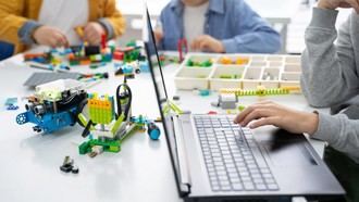 13.500 kits de robótica llegan a 2.000 colegios de la región con el programa Código Escuela 4.0