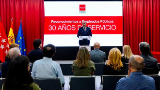 Reconocimiento a la dedicación: Insignias de Plata para empleados públicos con 30 años de servicio en Madrid