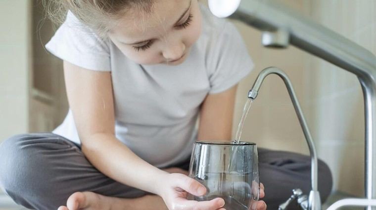 Madrid, la región que menos agua embotellada consume en España, con 42 litros por habitante menos que la media nacional