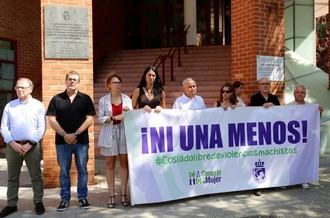 Concentración municipal contra los asesinatos machistas en Coslada