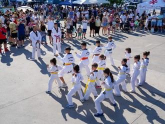 Cientos de familias participan en 'Streets for Kids' para promover entornos escolares más seguros y sostenibles