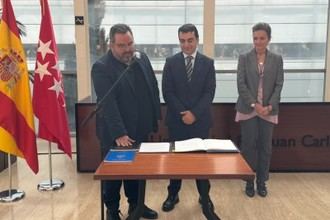 Rainer Rubira asume el decanato de la FCCOM en la URJC