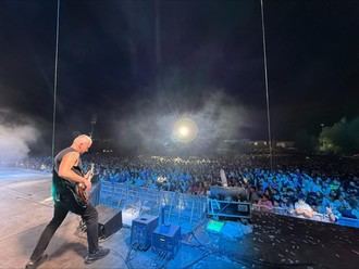 Éxito rotundo de la orquesta Panorama: 25,000 personas llenan un campo de fútbol en San Sebastián de los Reyes