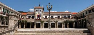 La Plaza Mayor reabre tras su completa renovación en Hoyo de Manzanares