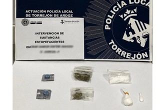 Intervención policial en establecimiento por molestias y tenencia de drogas