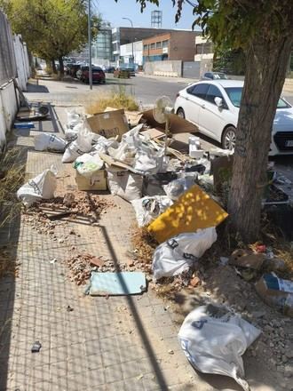 Detectan vertido ilegal de escombros cerca del Punto Limpio