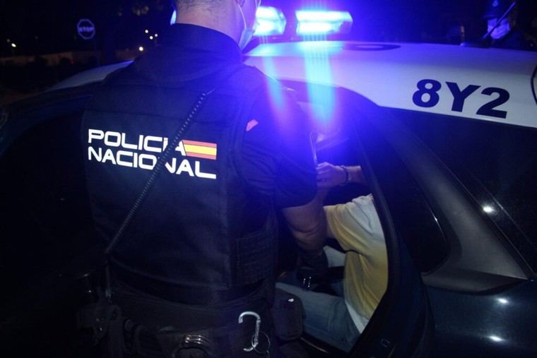 Desmantelan red criminal que traficaba con migrantes en embarcaciones desde Argelia