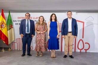 Entregan las primeras llaves del Plan Vive en Boadilla del Monte