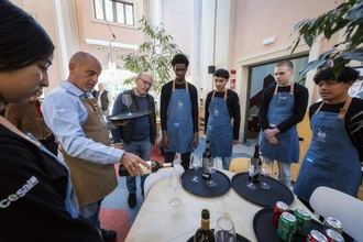 La Quinta Cocina ayuda a 112 jóvenes en riesgo a encontrar empleo en 2025