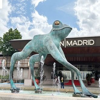 Inaugurada la escultura de La Rana de la fortuna en el Casino Gran Madrid