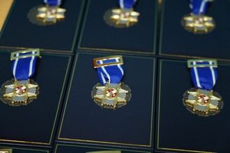 Policía Municipal de Madrid recibe la Cruz de San Juan por 25 años de servicio