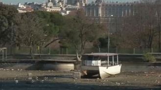 Móviles, ordenadores, columbarios y hasta pistolas aparecen en el lago de la Casa de Campo
