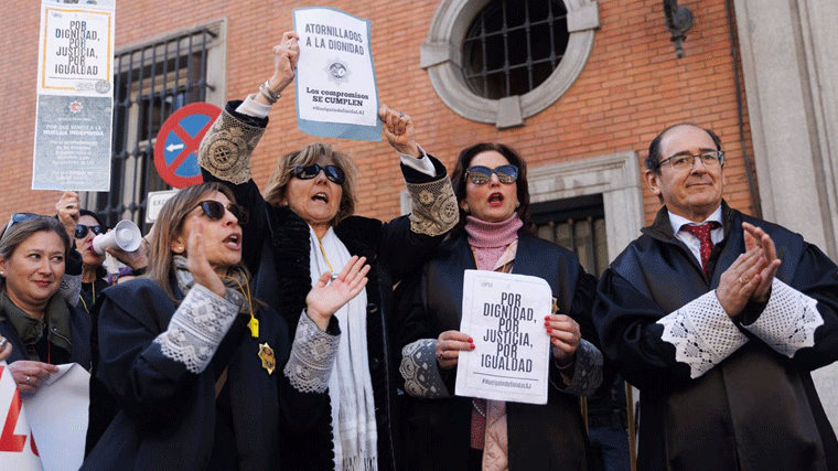Los LAJ anuncian 'acciones legales' contra el Gobierno para que cumpla 'sin dilación' los acuerdos
