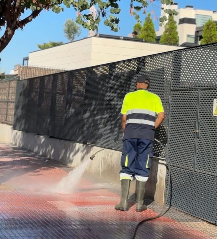 Limpiezas intensivas en El Olivar y Las Sedas para mejorar la imagen urbana